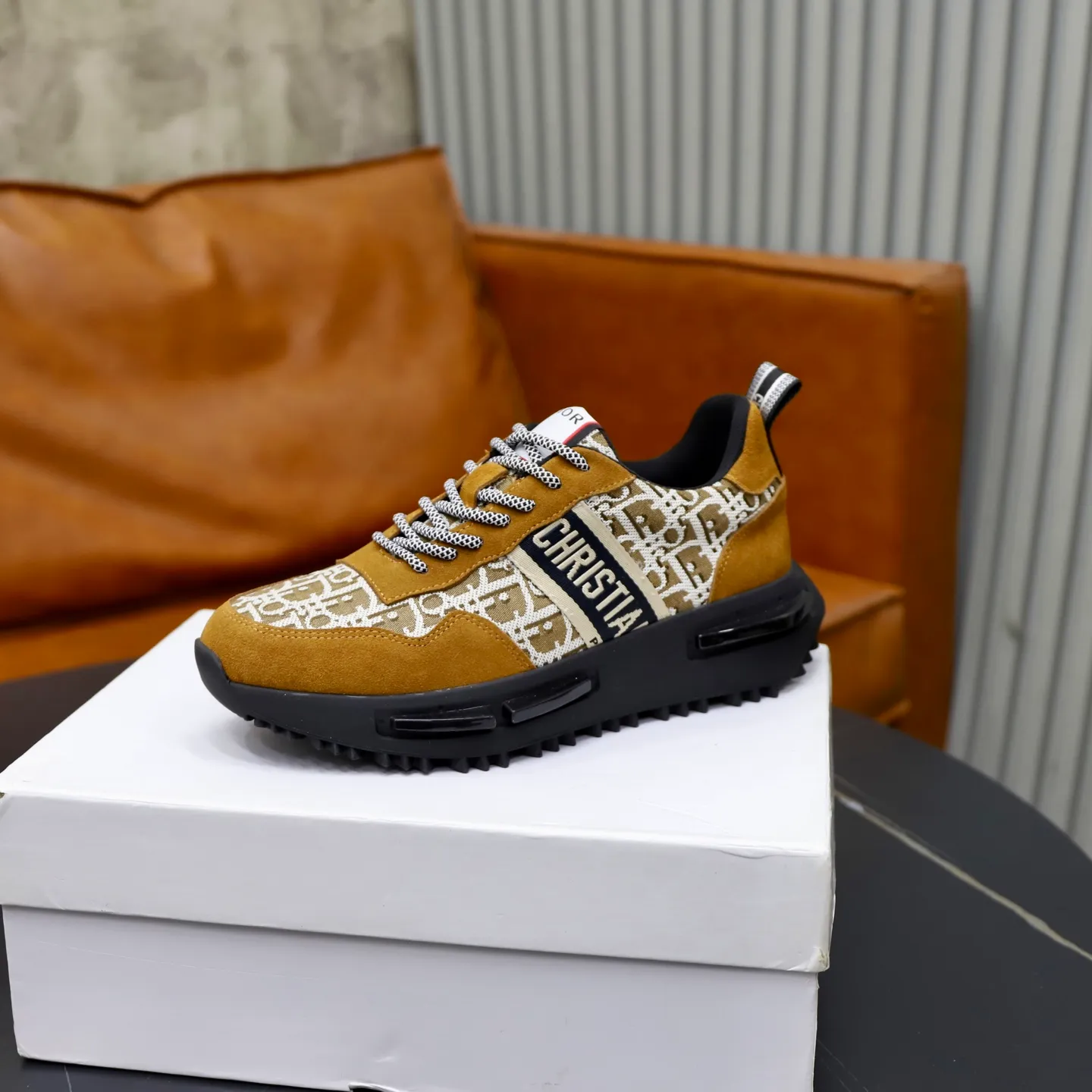 Ex-factory price: 442💰🙅‍♂️🙅‍♂️🙅‍♂️ Brand: Dior DIOR Standard code: 38-44 (45 customized) Grade: Same as the official website Material: Original cowhide material spliced with brand cloth Comfortable and breathable lining Lightweight and wear-resistant sports outsole Style category: Men's fashion casual shoes Running sports shoes Distinguished luxury brand elements Top luxury color: actual picture color